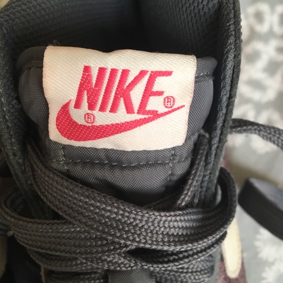 Vintage-looking Nike shoes!!! - Picture 6 of 6